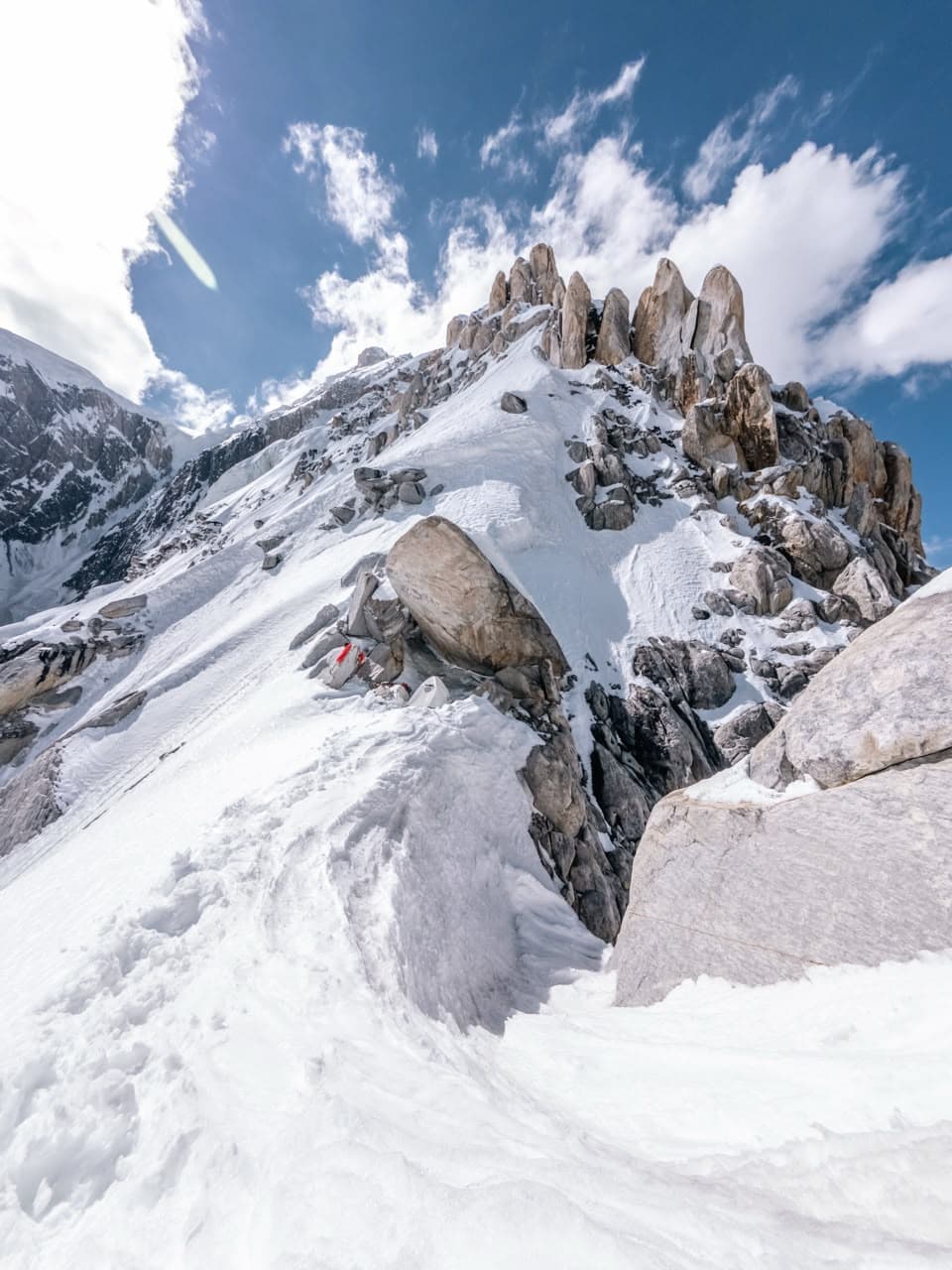 Snowy alpine ridge and rock towers along the Zindabad line